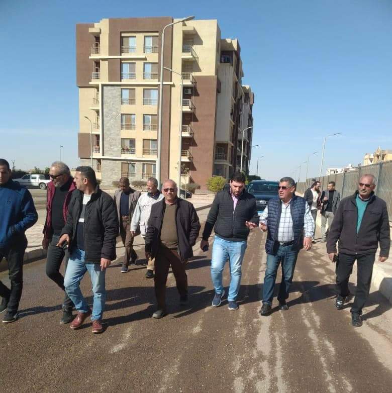 وزير الإسكان يتابع سير العمل بعدد من مشروعات الطرق والمرافق بمدينة السادات 4 FB IMG 1705318325626