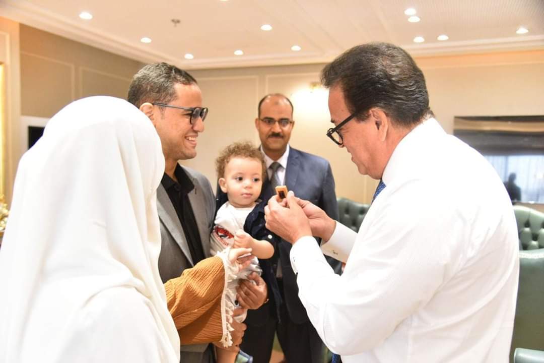 نائب رئيس الوزراء يستقبل طبيبة مستشفى المراغة 3 FB IMG 1721664852339